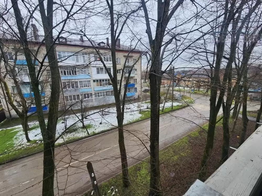 25633