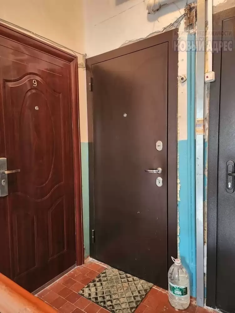 25634